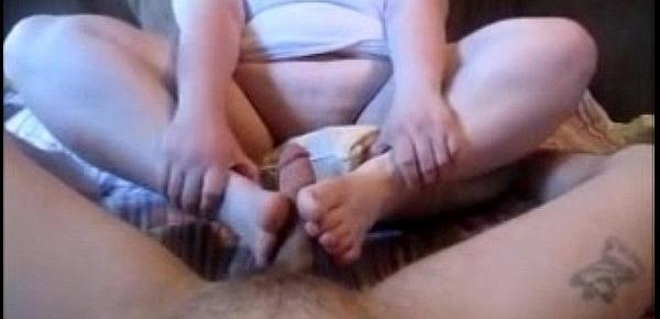  Wife Give Husband A Footjob And Make Him Cum